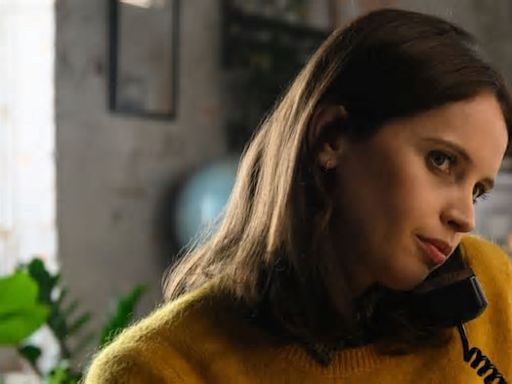 Oh. What. Fun. anche Felicity Jones si unisce al cast della commedia natalizia