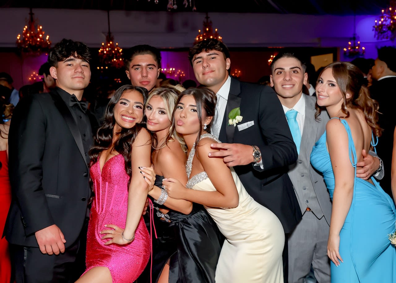 Prom 2024: Hundreds of Staten Island students party at prom; browse 430 photos from the latest events