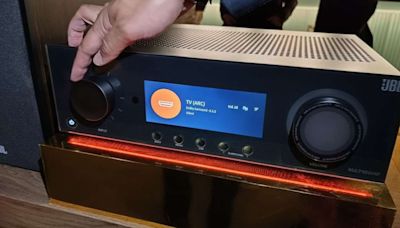 JBL lança no Brasil torre de som Stage 2 e receptor avançado