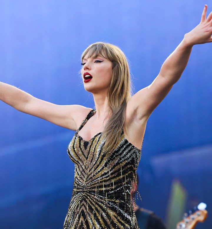 Taylor Swift's Piano Malfunctions in Middle of Live Performance—and Fan Captures Her Reaction on Video