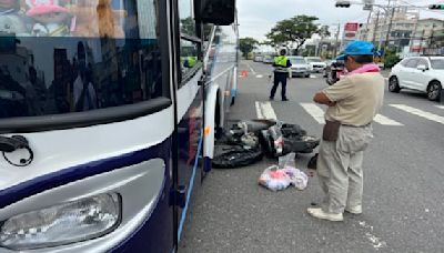 驚險車禍！女騎士遭公車、聯結車夾殺 機車稀爛人逃過死劫 | 蕃新聞