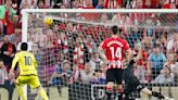 Parejo, de penalti discutido, agua la fiesta del Athletic