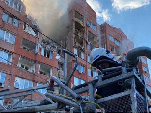 At least 12 killed in Russian attacks on Ukraine. Rescue work continues at destroyed apartment bloc