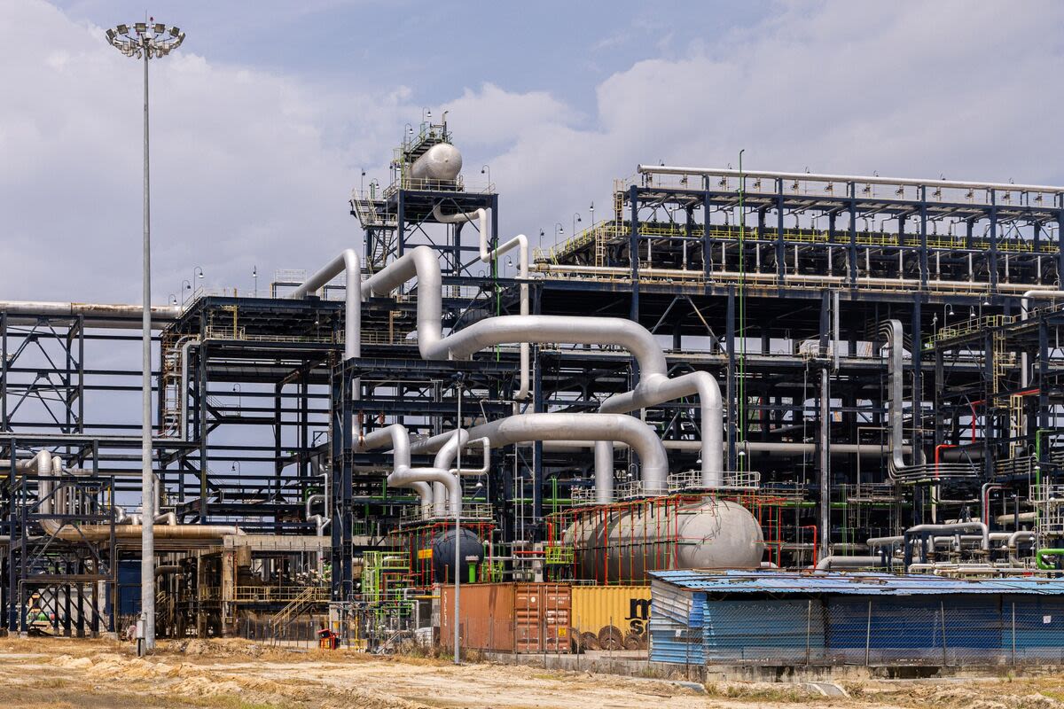 Nigeria’s Glut of Unsold Oil Starts to Shrink as Prices Weaken
