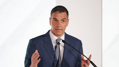 Pedro Sánchez anima a las empresas a defender la democracia y subir los sueldos