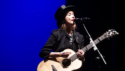 El conjuro de una pletórica Suzanne Vega no tiene fin