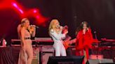 Con las "Dancing Queens", las familias también celebran el orgullo