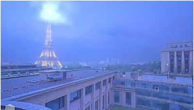 VIDEO: ¡Impresionante! Rayo cae sobre la torre Eiffel; lluvias dejan un muerto en Francia