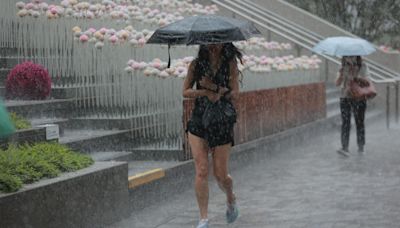 黃雨｜天文台發出黃色暴雨警告 過去一小時九龍區雨勢大