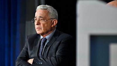 La Fiscalía de Colombia acusa al expresidente Álvaro Uribe de tres delitos