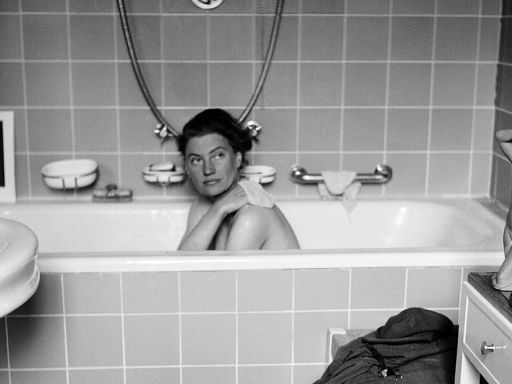 Odyssey of the Vogue photographer who ended up naked in Hitler's bath