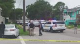 Ataque con un machete en Galveston moviliza a policías, y disparan a mujer