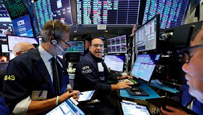 S&P 500 y Dow Jones suben tras datos de ventas minoristas y el IPSA avanza previo a decisión del Banco Central - La Tercera