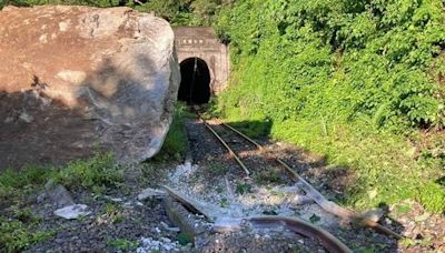 快訊／花蓮巨石砸斷鐵軌、班車誤點 台鐵：未在告警偵測範圍