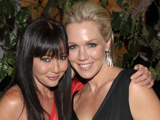 Jennie Garth on How '90210' Cast Copes With Shannen Doherty's Death