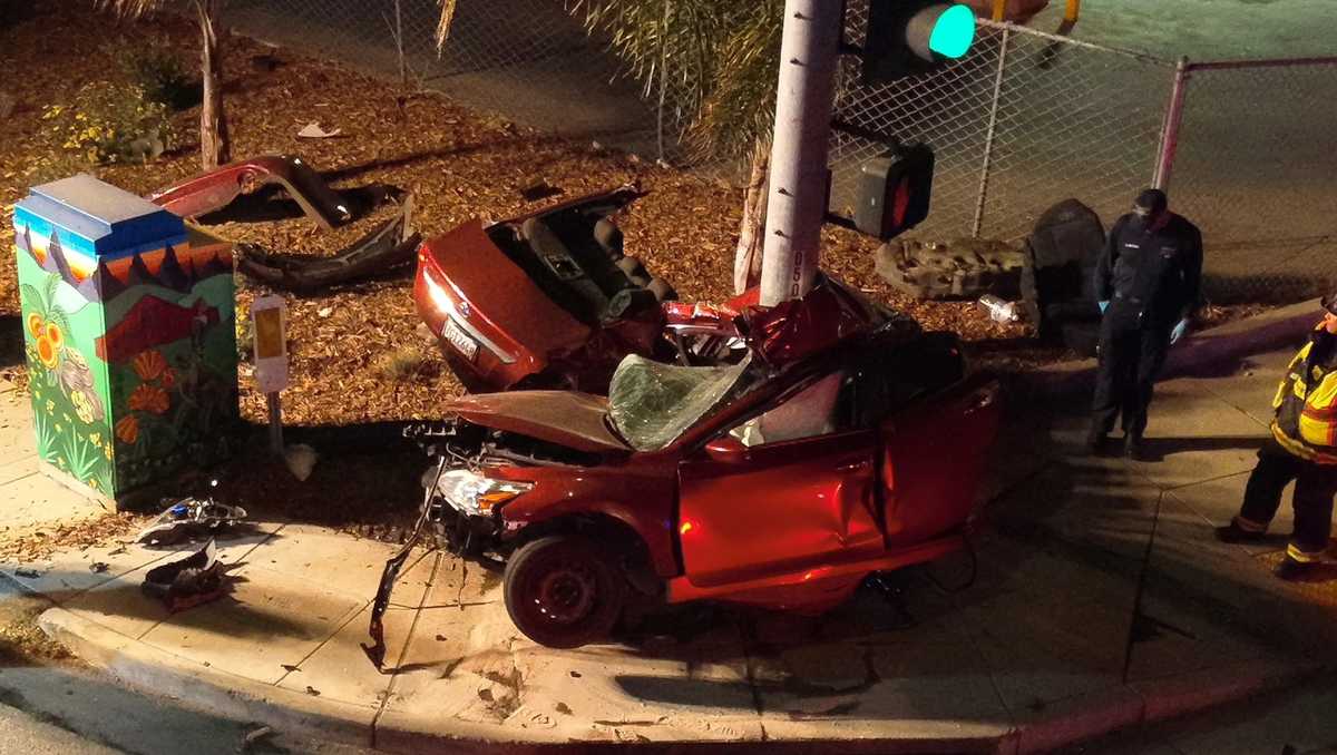 1 dead after crash into traffic pole in Hollister