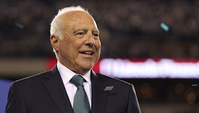 Jeffrey Lurie considering minority stake sale in Philadelphia Eagles: report