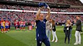 Atlético Madrid homenajeó al "Profe" Ortega en su despedida del club