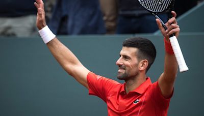 Un Djokovic de dos caras alcanza sus terceras semifinales del año