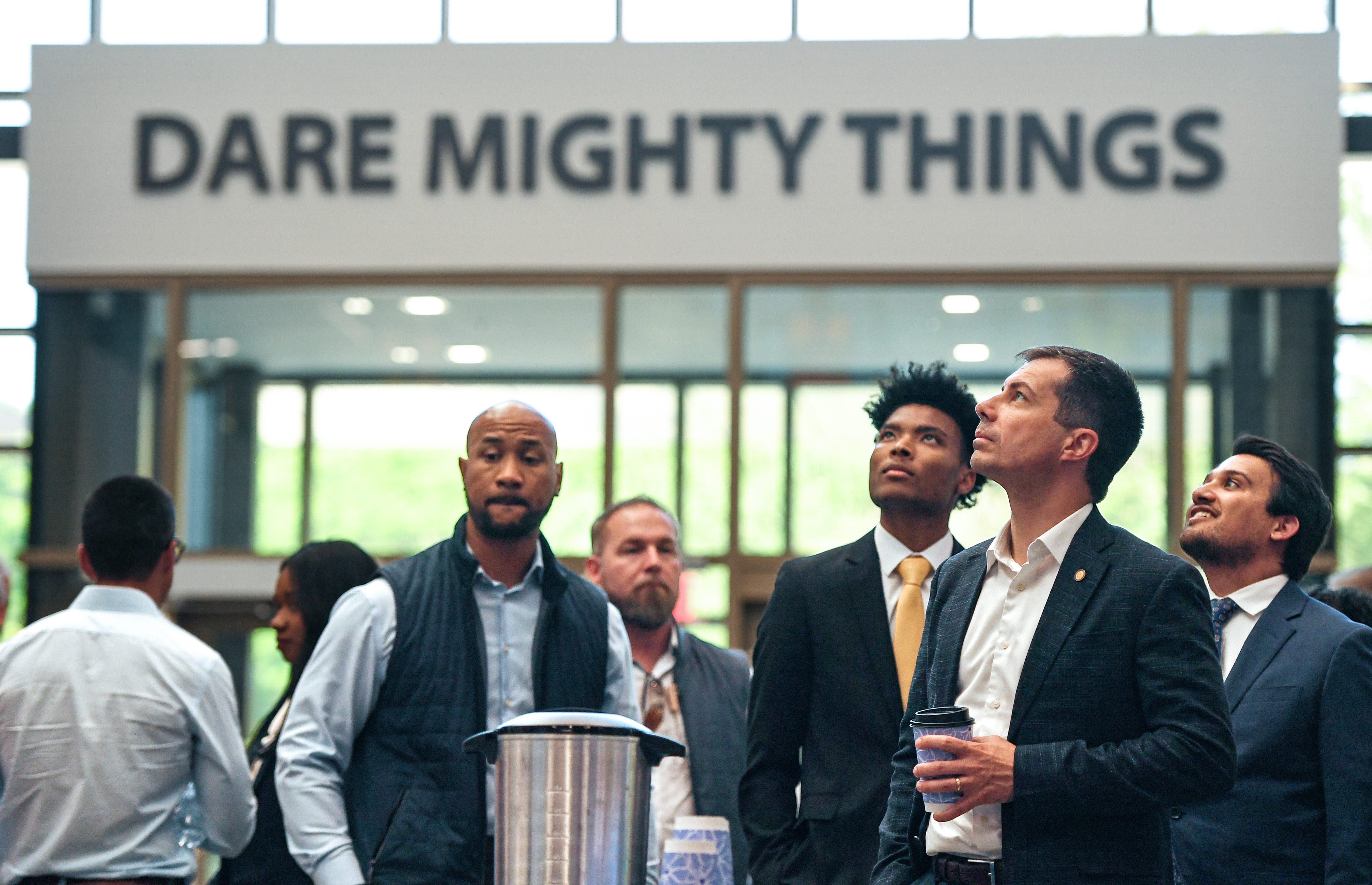 Transportation secretary glimpses Kent State students' high-flying aspirations