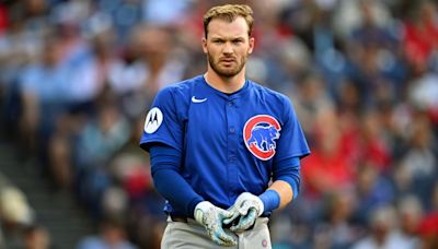 Chicago Cubs player throws beer money to fans in left field stands