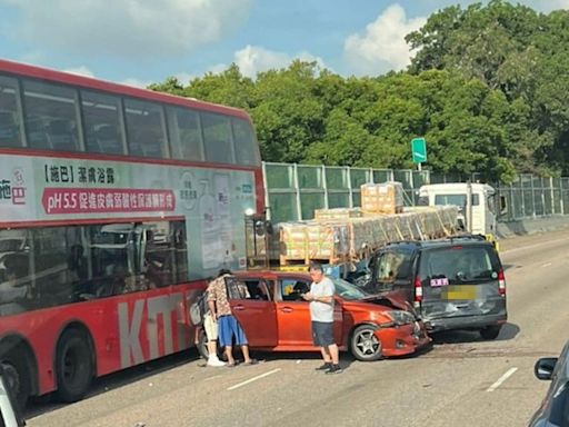 元朗公路4車相撞3人受傷 往屯門方向交通受阻