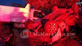 Mujer muere en choque de taxi contra camioneta en Lázaro Cárdenas