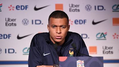 "Le capitaine de la France ne peut pas parler de cette façon": Riolo tacle l'attitude "méprisante" de Mbappé quant aux critiques