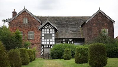 "It's my destiny": The Kentucky man who believes he's descended from an historic Manchester family with plans for our oldest building