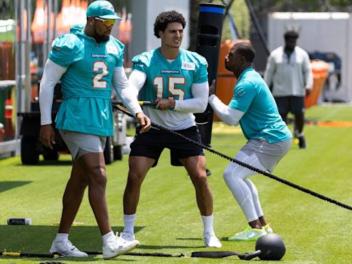 Dolphins first open OTA session lacked star power, impressive plays