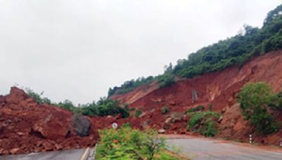 Karnataka landslide: No survivor or truck found under accumulated mud, search operations continues