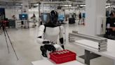 Tesla : deux robots Optimus sont déjà au travail