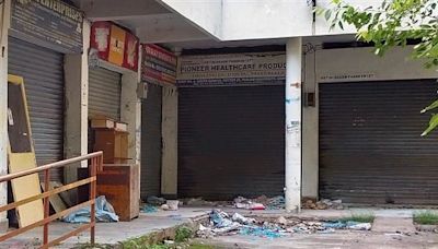 Mini shopping complex at PU filthy, authorities prefer to ‘turn blind eye’