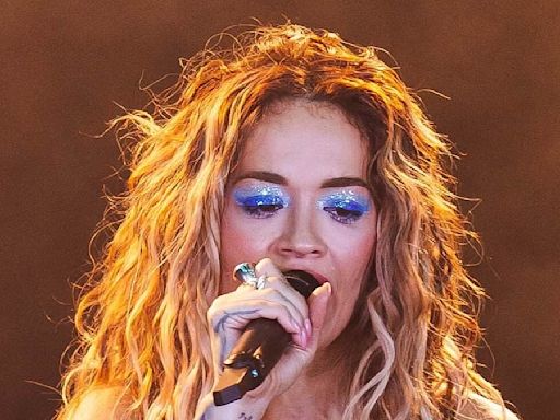 Rita Ora flaunts her abs & legs in bra & hotpants onstage in Lisbon