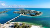 Boat carrying 7 people crashes in Sarasota Bay; 2 people hospitalized