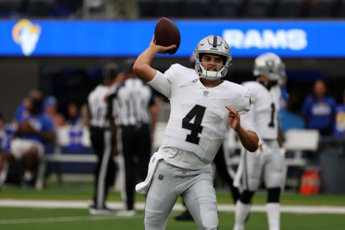 Aidan O’Connell Defends Derek Carr Against Poor Treatment From Josh McDaniels