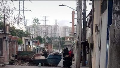 Bandidos queimam barricadas e tentam fechar entradas da Mangueira durante operação da PM | Rio de Janeiro | O Dia