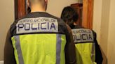 La Policía Nacional detiene a una mujer que estafó 5.000 euros a su suegra tras robarle su tarjeta bancaria en Málaga