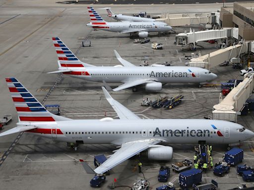 American Airlines grounds all of its flights