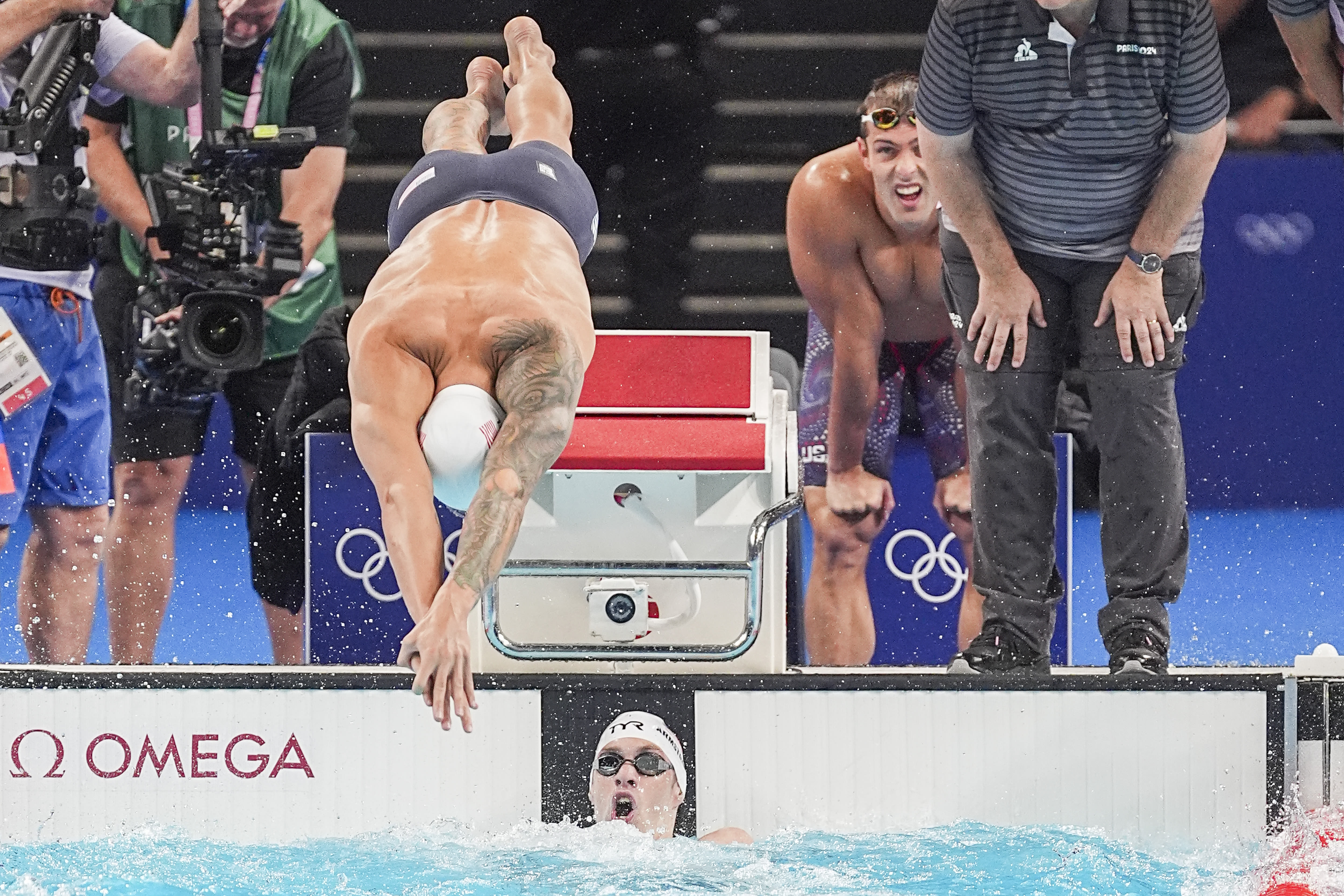 U.S. swimmers win Team USA’s first gold medal of 2024 Olympics in men’s 4x100 relay