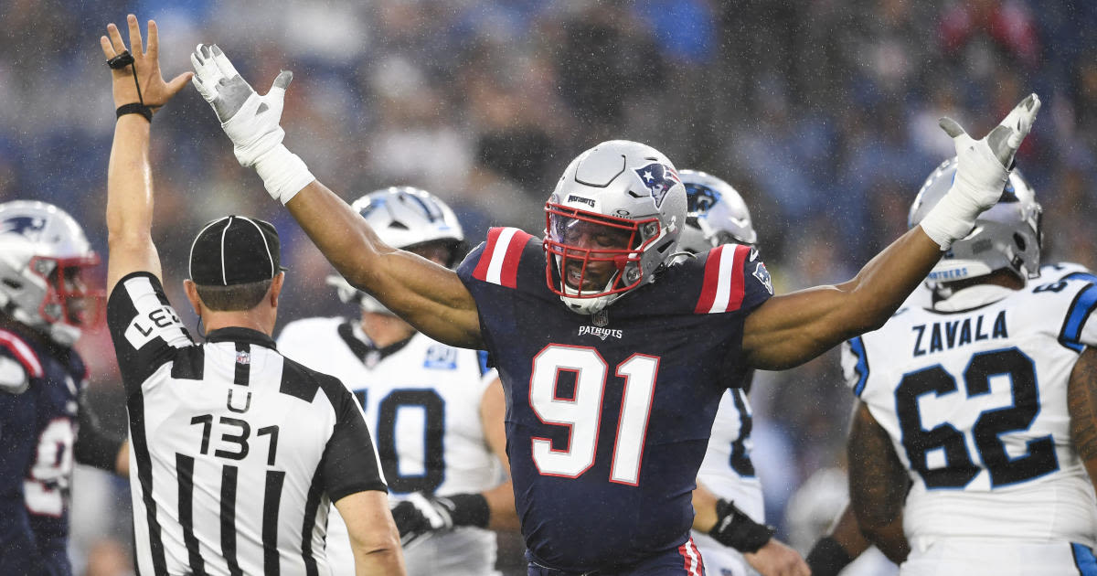 Panthers plane gets stuck in mud in Charlotte after Patriots game