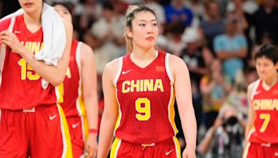 中國女籃奧運首戰吞敗 網友崩潰、「球員化妝嗎」引罵戰