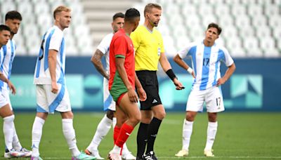 Argentina pierde su primer partido en los Juegos Olímpicos tras insólito final