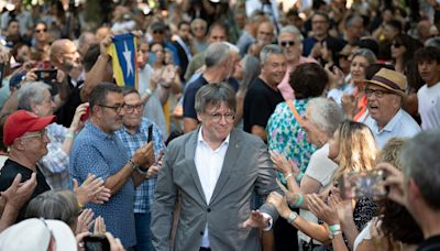 Puigdemont presiona para evitar la investidura del “españolista” Illa y anuncia su regreso a Cataluña: “Estaré en el Parlament”