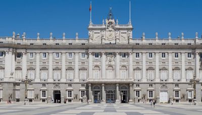 Cuál es la historia detrás de la estatua de un emperador azteca en el Palacio Real de Madrid
