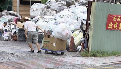 路不拾遺以免觸法！會議桌暫放騎樓 桌腳不見了