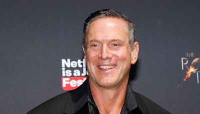 WATCH: Former Patriots QB Drew Bledsoe can still sling the football