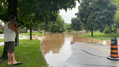 Burlington neighbourhood overwhelmed as torrential rain floods streets, yards, homes | Globalnews.ca