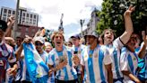 Copa América | La previa de la selección en Atlanta: vendedores ambulantes, bombos y miles de argentinos frente al hotel