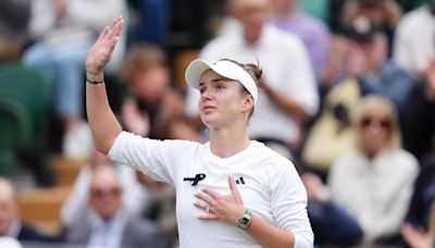 Why is Elina Svitolina wearing a black ribbon at Wimbledon?